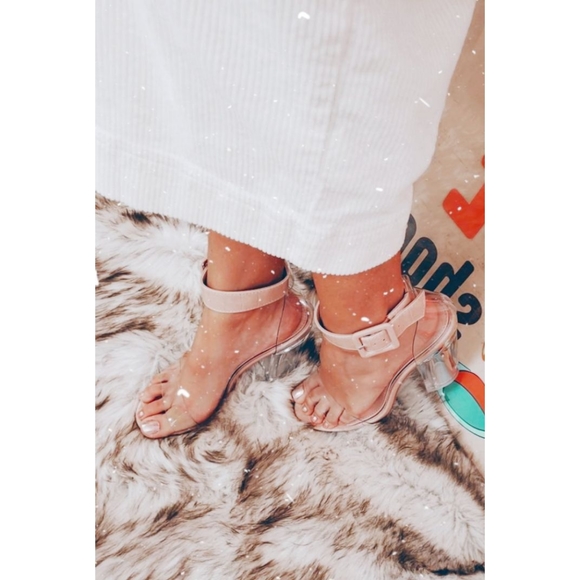 🚨//The Heidi// Clear Strap perspex Heel - Picture 2 of 7